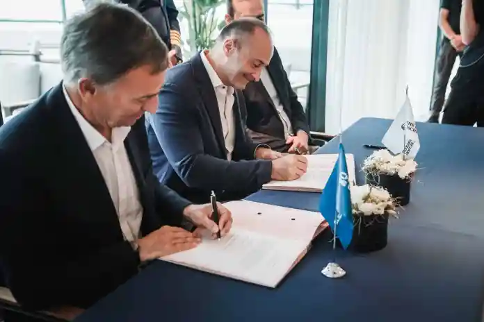 The Ritz-Carlton Yacht Collection incorpora el Luminara